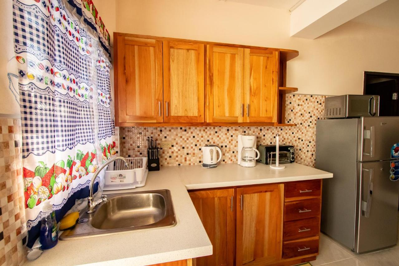 876 Ja Oasis & Homestay - By Kingston Airport Exterior photo