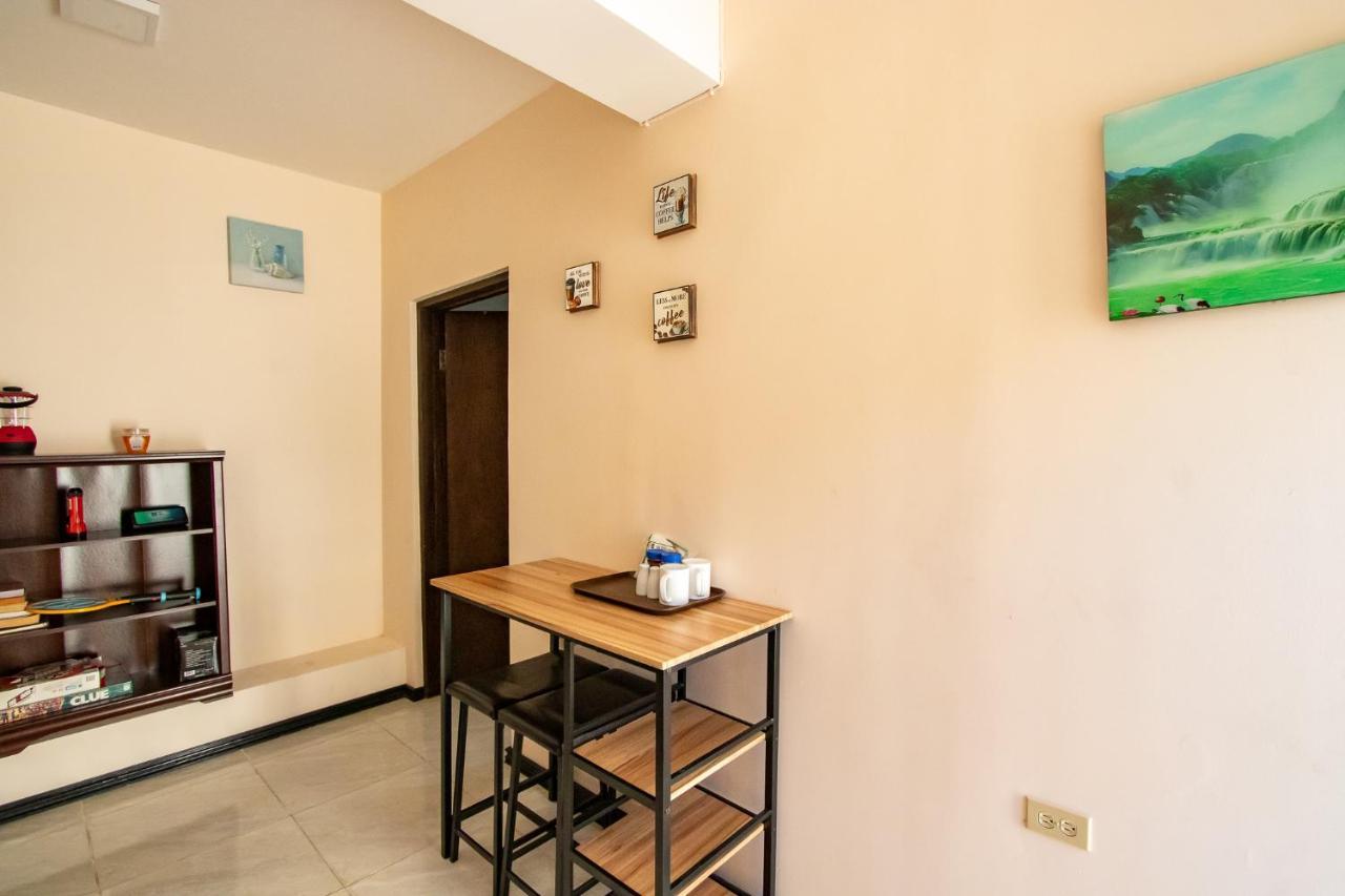 876 Ja Oasis & Homestay - By Kingston Airport Exterior photo
