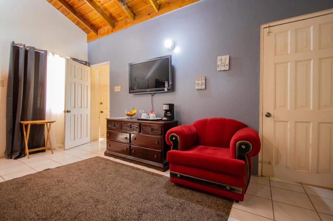 876 Ja Oasis & Homestay - By Kingston Airport Exterior photo
