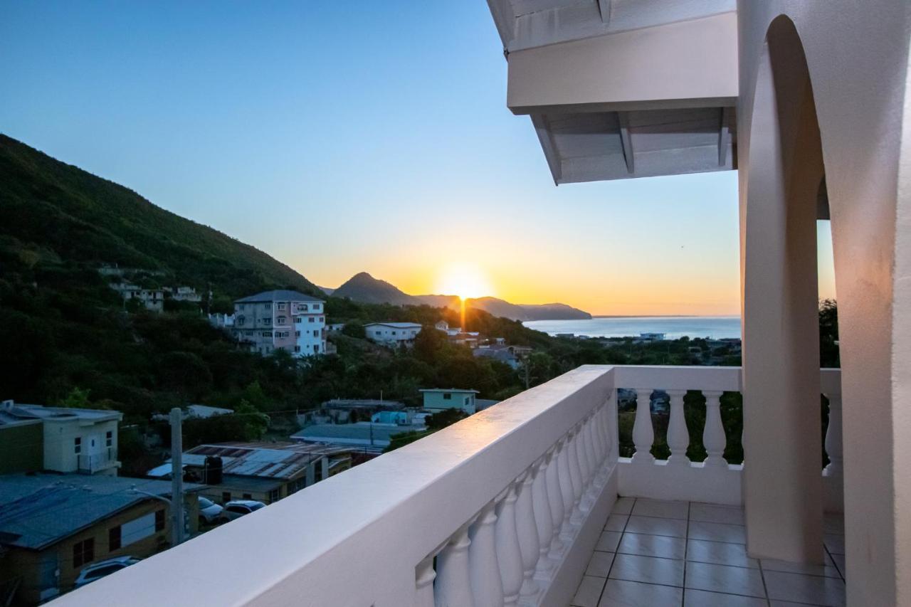 876 Ja Oasis & Homestay - By Kingston Airport Exterior photo