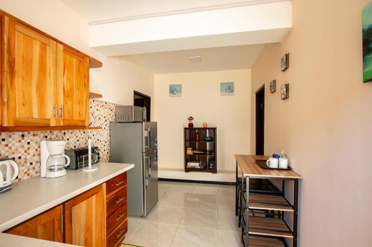 876 Ja Oasis & Homestay - By Kingston Airport Exterior photo