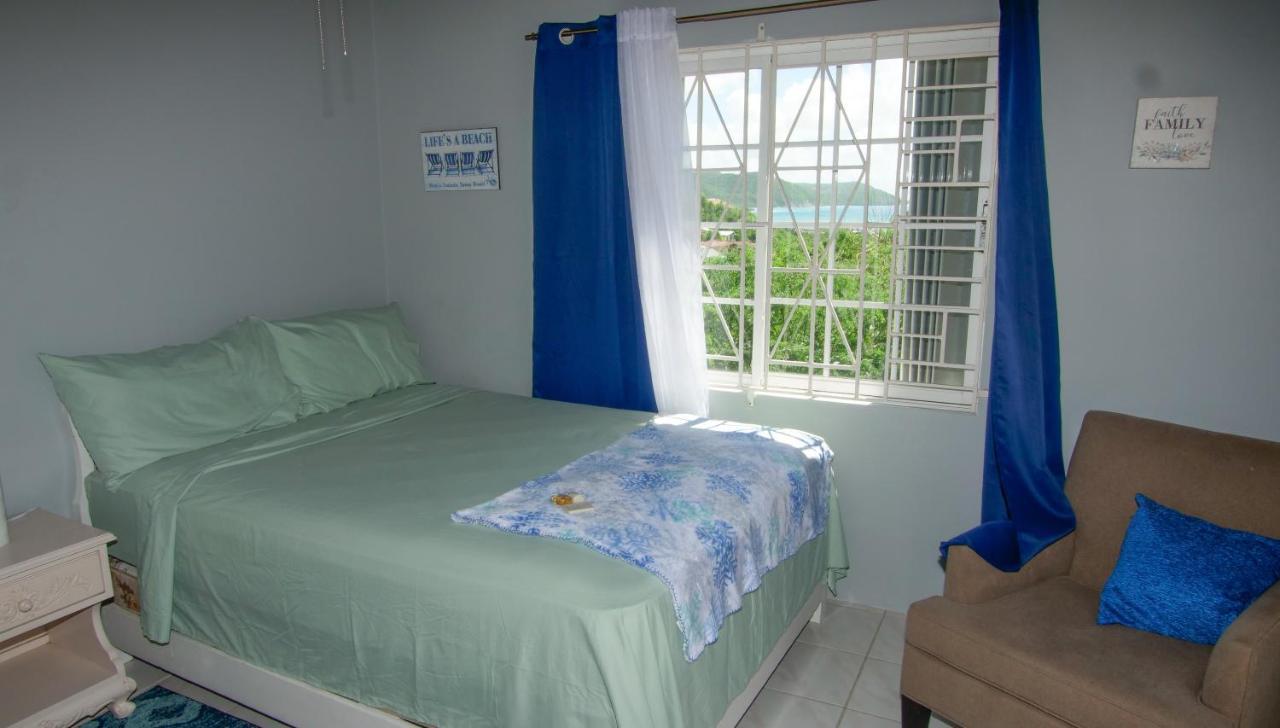876 Ja Oasis & Homestay - By Kingston Airport Exterior photo
