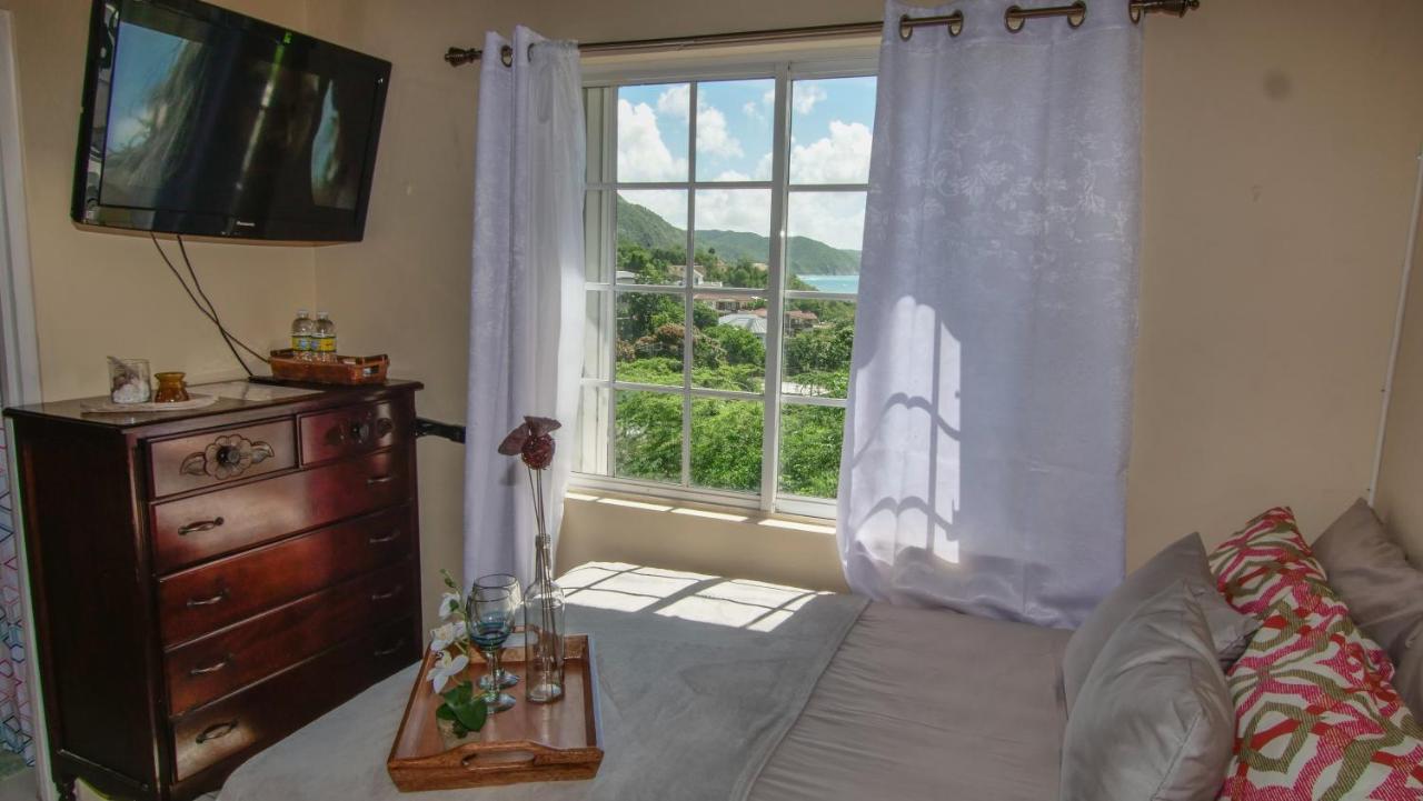 876 Ja Oasis & Homestay - By Kingston Airport Exterior photo