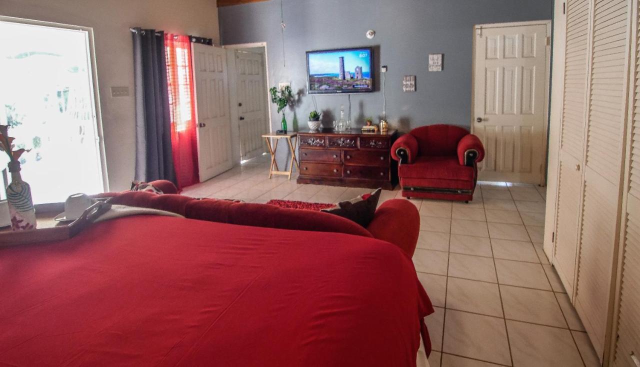 876 Ja Oasis & Homestay - By Kingston Airport Exterior photo