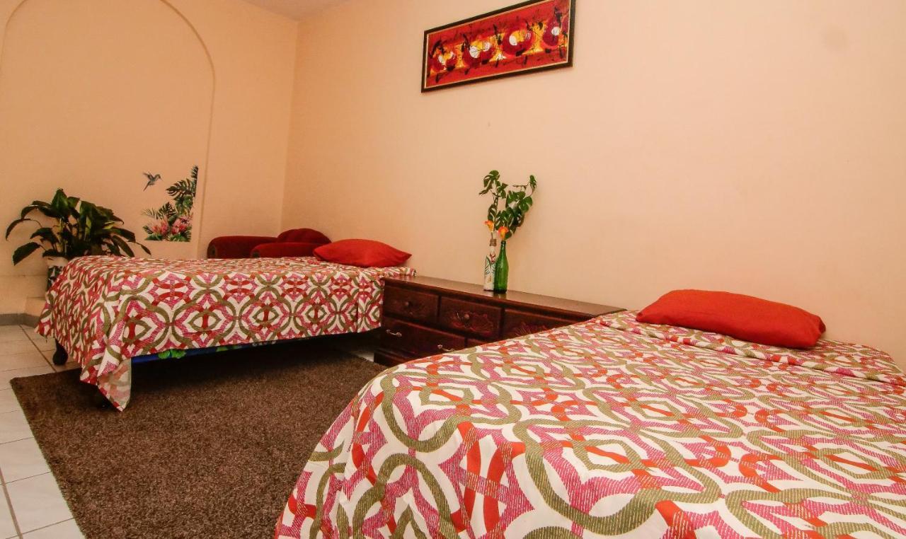 876 Ja Oasis & Homestay - By Kingston Airport Exterior photo