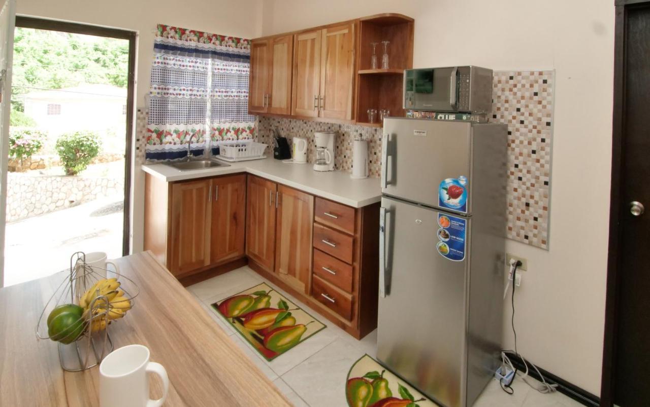 876 Ja Oasis & Homestay - By Kingston Airport Exterior photo