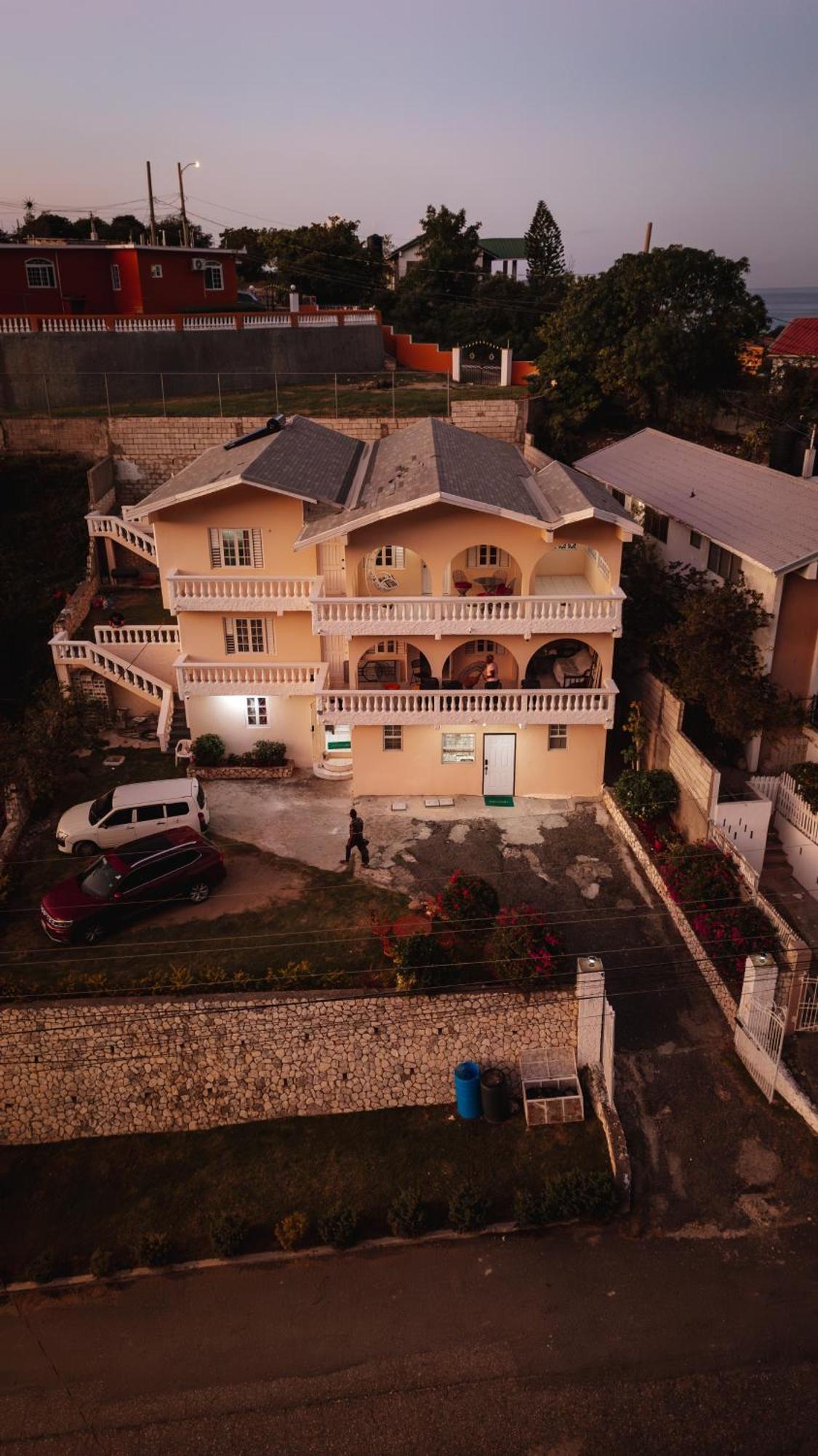 876 Ja Oasis & Homestay - By Kingston Airport Exterior photo